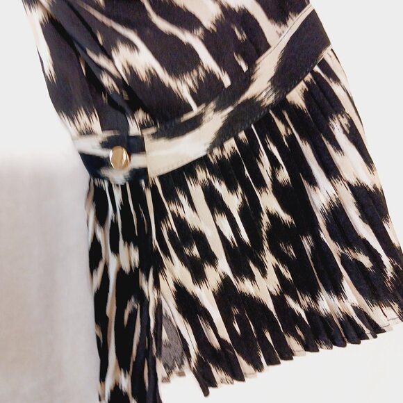 Calvin Klein XL Leopard Long Sleeve Top W/ Ruffled Sleeve Hem, 1/4 Button Front - Picture 3 of 16
